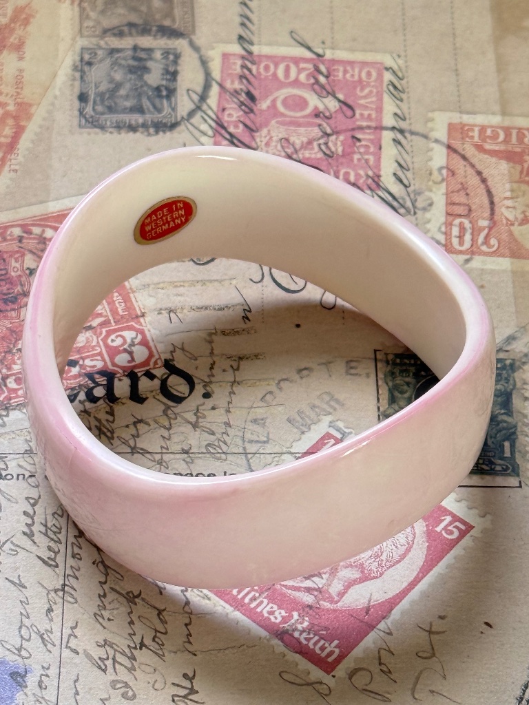 Vintage W Germany Asymmetric Lucite Pink Bangle Bracelet Mcm Retro 25$